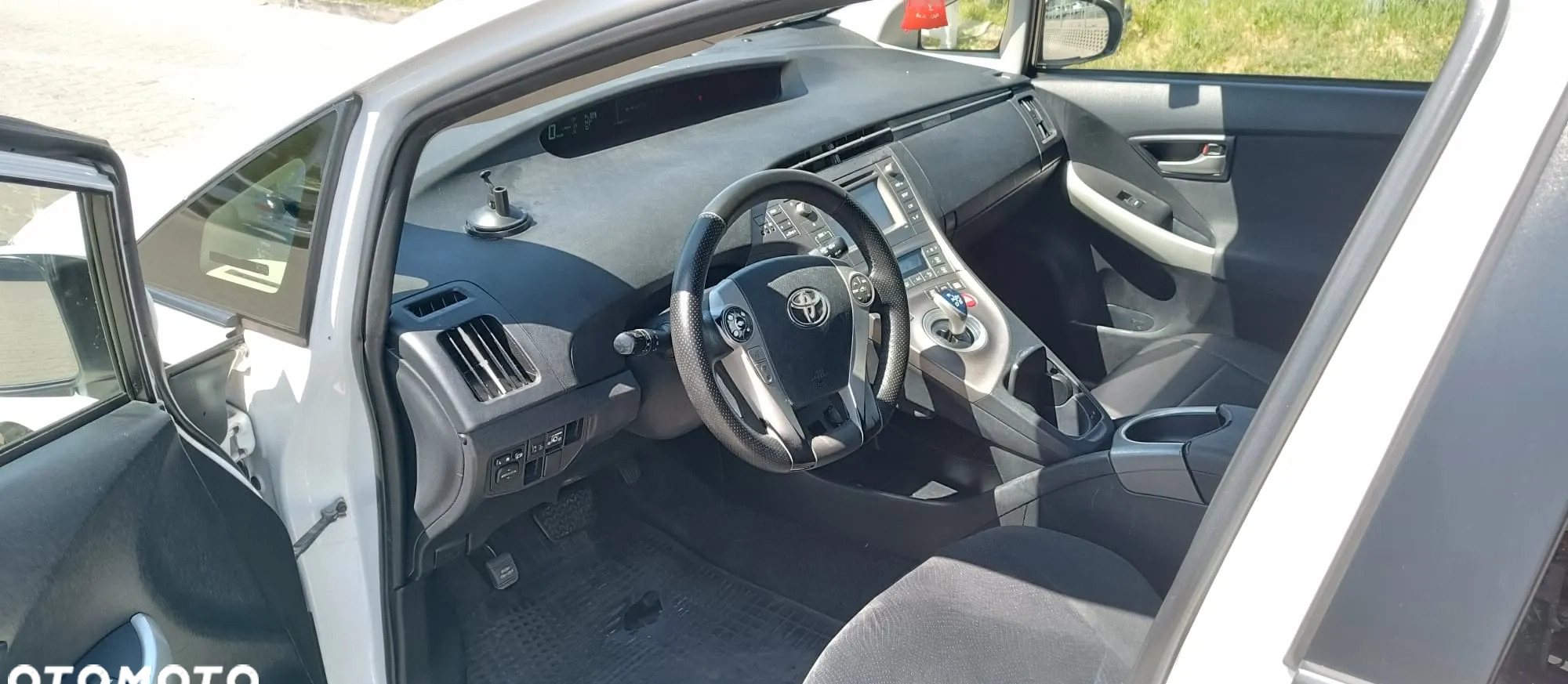 Toyota Prius cena 34990 przebieg: 434000, rok produkcji 2014 z Warszawa małe 137